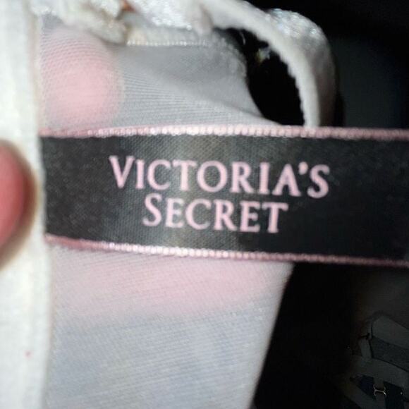 Victoria’s Secret balconette underwire bra 34C - Picture 4 of 5